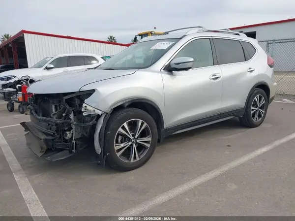 5N1AT2MT1KC729326 2019 NISSAN ROGUE - Image 2