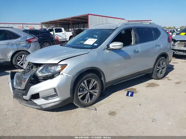 5N1AT2MT1KC766568 2019 NISSAN ROGUE - Image 2