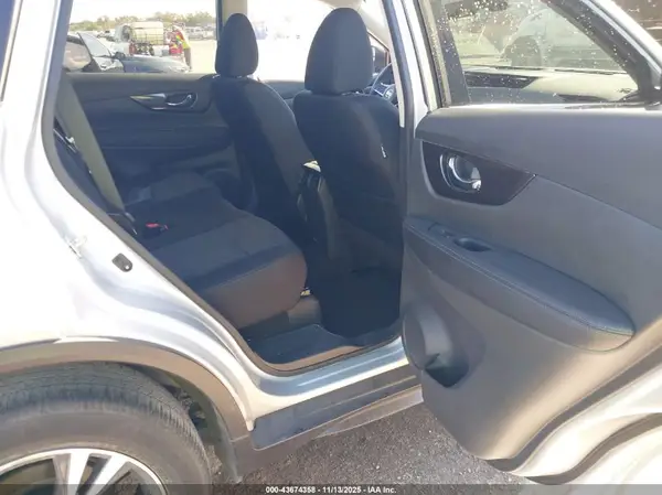 5N1AT2MT1KC766568 2019 NISSAN ROGUE - Image 8