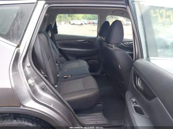 5N1AT2MT1KC770507 2019 NISSAN ROGUE - Image 8