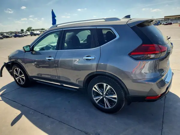 5N1AT2MT2HC738576 2017 NISSAN ROGUE - Image 2