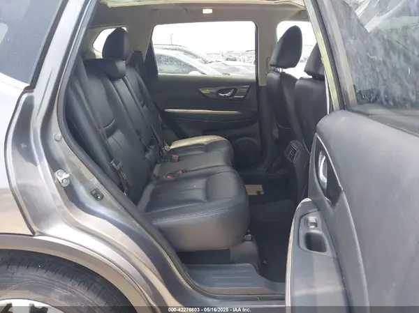 5N1AT2MT2HC747276 2017 NISSAN ROGUE - Image 8