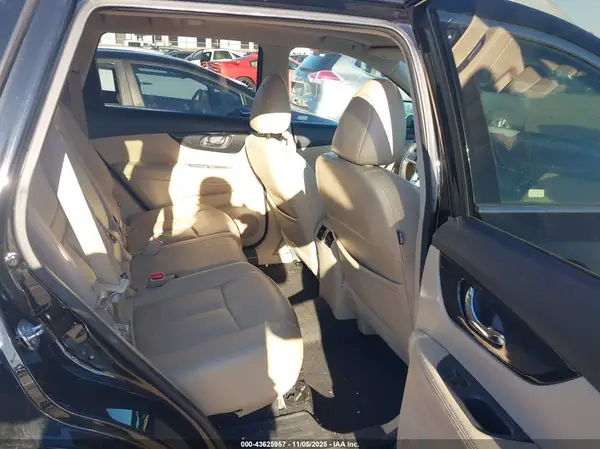 5N1AT2MT2HC752316 2017 NISSAN ROGUE - Image 8