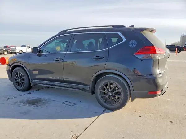 5N1AT2MT2HC756415 2017 NISSAN ROGUE - Image 2
