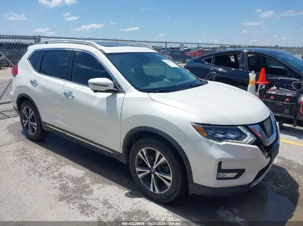 5N1AT2MT2HC756768 2017 NISSAN ROGUE - Image 1