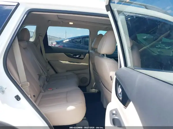 5N1AT2MT2HC756768 2017 NISSAN ROGUE - Image 8
