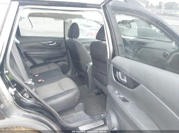 5N1AT2MT2HC760027 2017 NISSAN ROGUE - Image 8