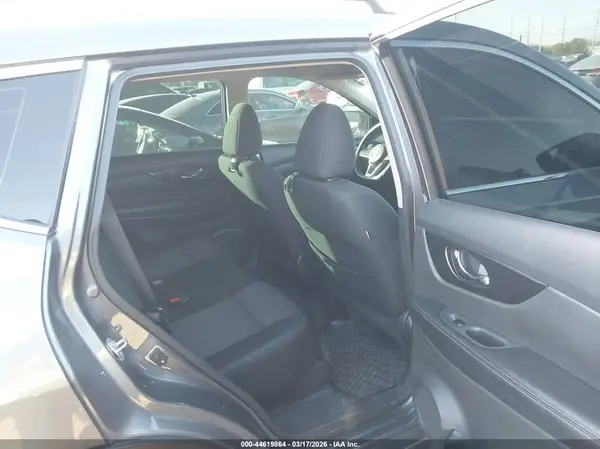 5N1AT2MT2HC775210 2017 NISSAN ROGUE - Image 8