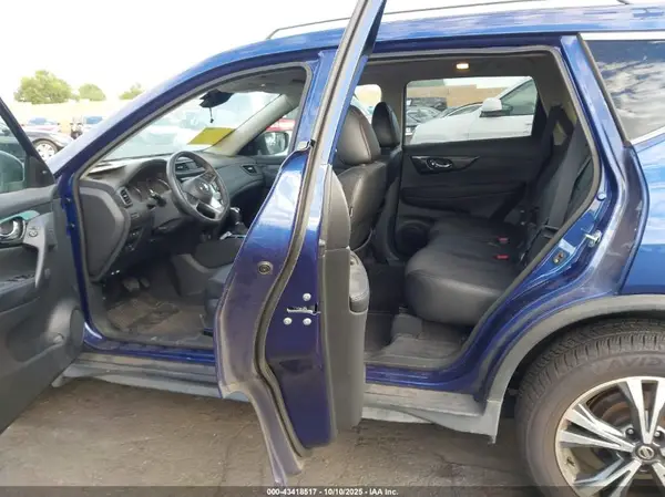 5N1AT2MT2HC784859 2017 NISSAN ROGUE - Image 8