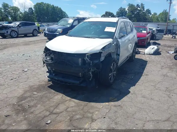 5N1AT2MT2HC799698 2017 NISSAN ROGUE - Image 2