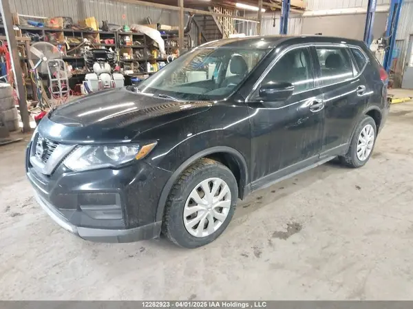 5N1AT2MT2HC805340 2017 NISSAN ROGUE - Image 2