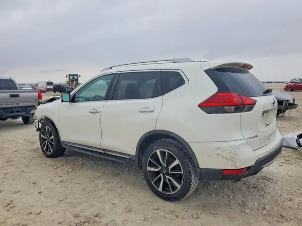 5N1AT2MT2HC826639 2017 NISSAN ROGUE - Image 2