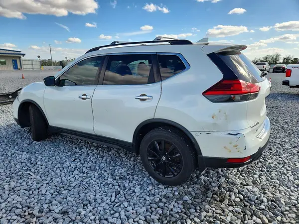 5N1AT2MT2HC828858 2017 NISSAN ROGUE - Image 2