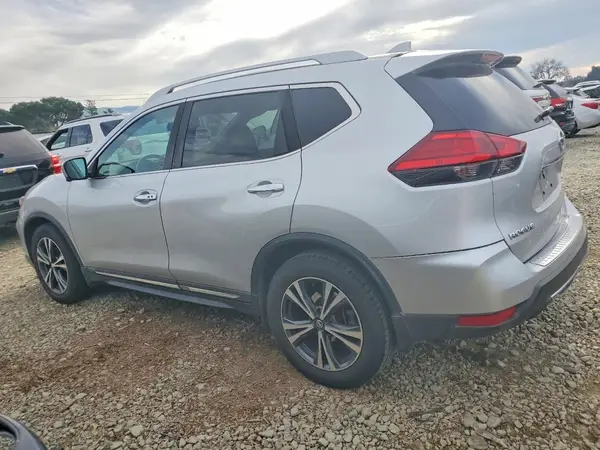 5N1AT2MT2HC830559 2017 NISSAN ROGUE - Image 2