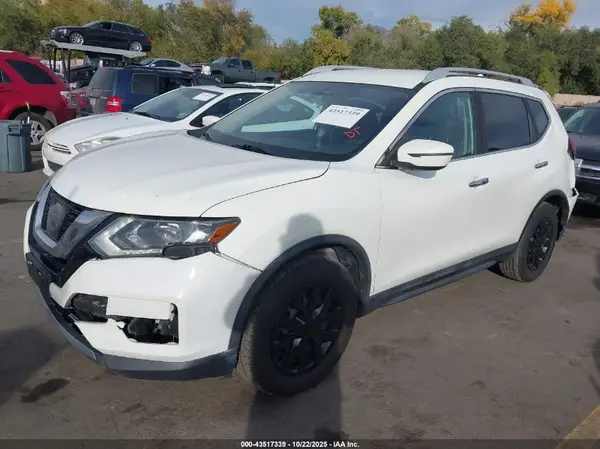 5N1AT2MT2HC847135 2017 NISSAN ROGUE - Image 2