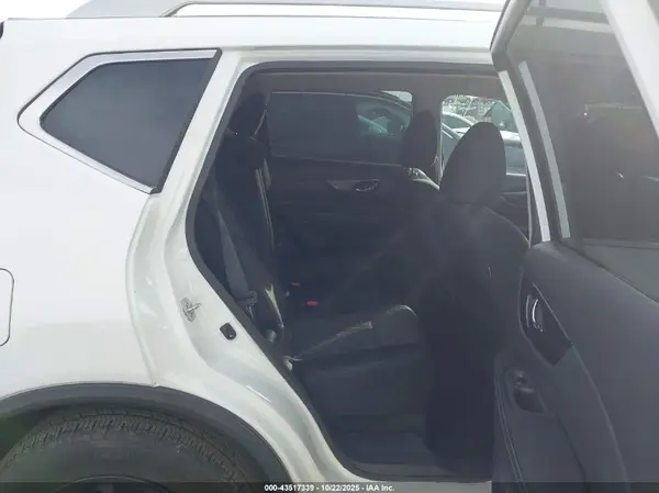 5N1AT2MT2HC847135 2017 NISSAN ROGUE - Image 8