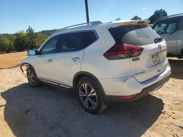 5N1AT2MT2HC852044 2017 NISSAN ROGUE - Image 2