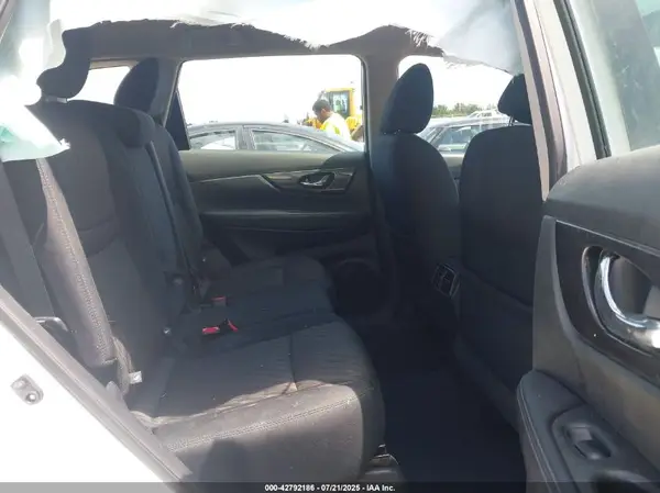 5N1AT2MT2HC871337 2017 NISSAN ROGUE - Image 8