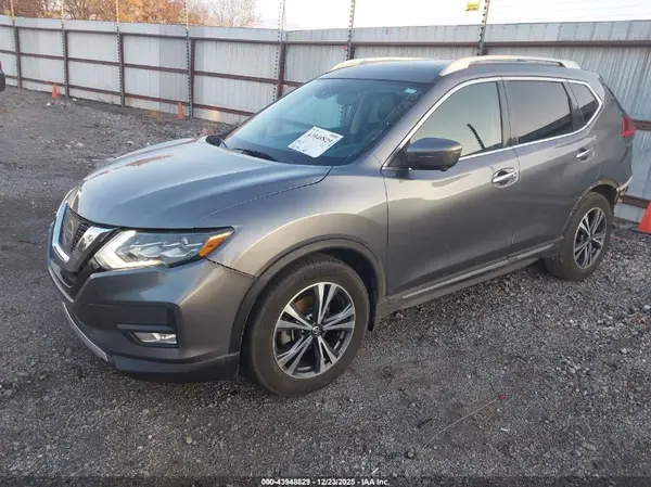 5N1AT2MT2HC871726 2017 NISSAN ROGUE - Image 2