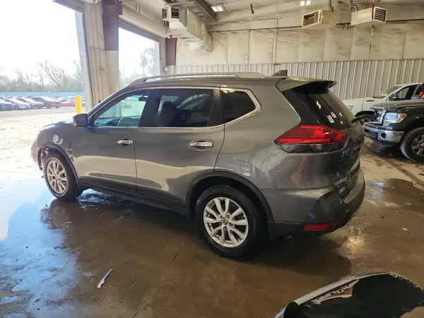 5N1AT2MT2HC877381 2017 NISSAN ROGUE - Image 2