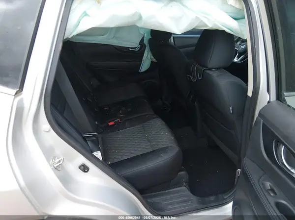 5N1AT2MT2HC891345 2017 NISSAN ROGUE - Image 8