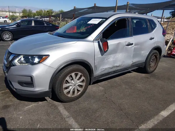 5N1AT2MT2JC711853 2018 NISSAN ROGUE - Image 2