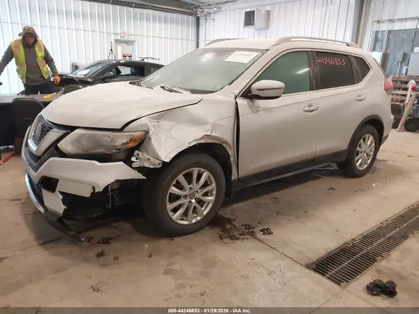 5N1AT2MT2JC715448 2018 NISSAN ROGUE - Image 2