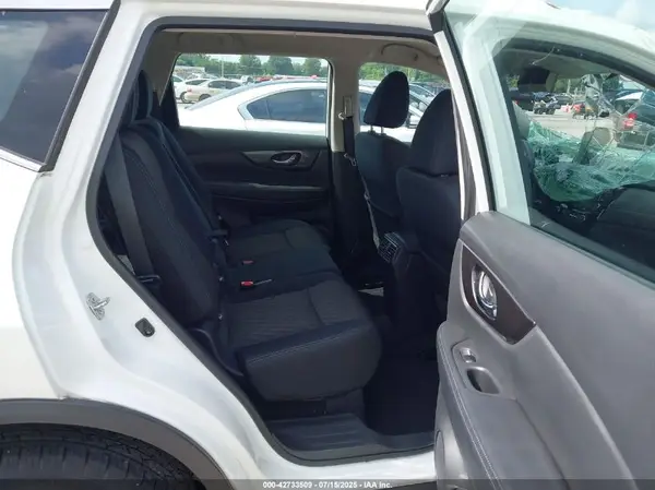 5N1AT2MT2JC718480 2018 NISSAN ROGUE - Image 8