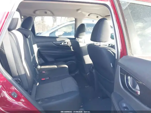 5N1AT2MT2JC721556 2018 NISSAN ROGUE - Image 8