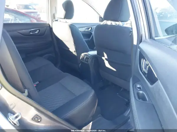 5N1AT2MT2JC723033 2018 NISSAN ROGUE - Image 8