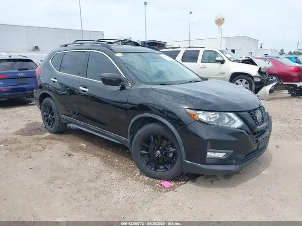 5N1AT2MT2JC727163 2018 NISSAN ROGUE - Image 1