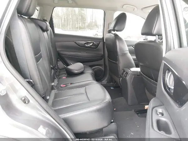 5N1AT2MT2JC737255 2018 NISSAN ROGUE - Image 8