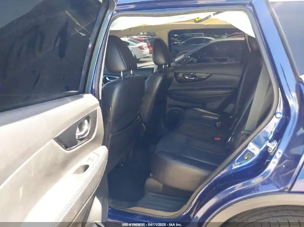 5N1AT2MT2JC740771 2018 NISSAN ROGUE - Image 8