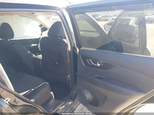 5N1AT2MT2JC745873 2018 NISSAN ROGUE - Image 8