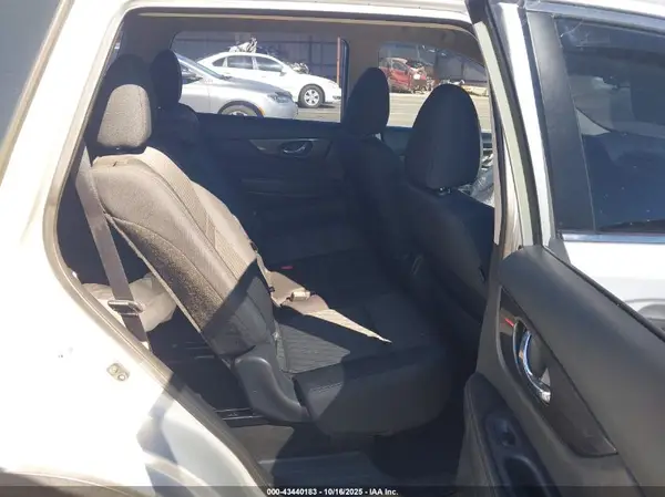 5N1AT2MT2JC754654 2018 NISSAN ROGUE - Image 8
