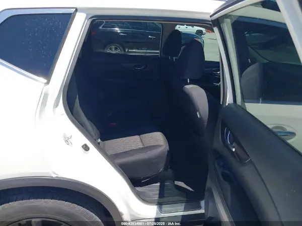 5N1AT2MT2JC756601 2018 NISSAN ROGUE - Image 8