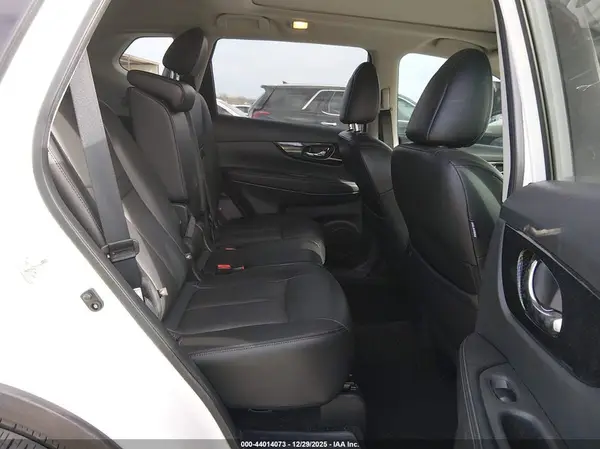 5N1AT2MT2JC760308 2018 NISSAN ROGUE - Image 8