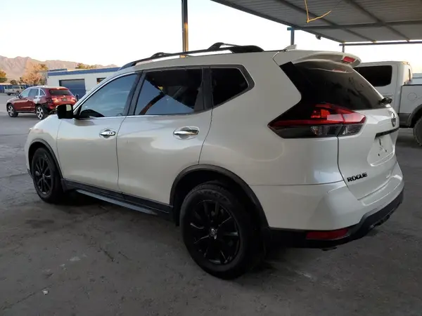 5N1AT2MT2JC765010 2018 NISSAN ROGUE - Image 2