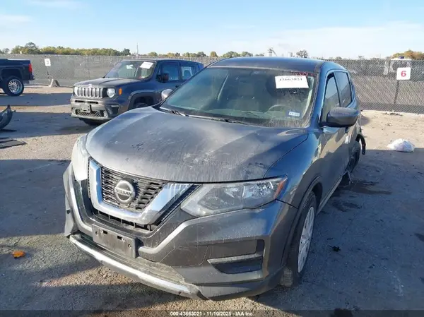 5N1AT2MT2JC774872 2018 NISSAN ROGUE - Image 2