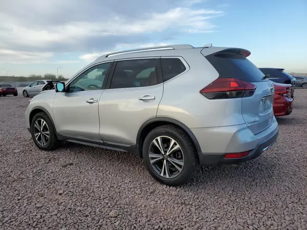 5N1AT2MT2JC777786 2018 NISSAN ROGUE - Image 2