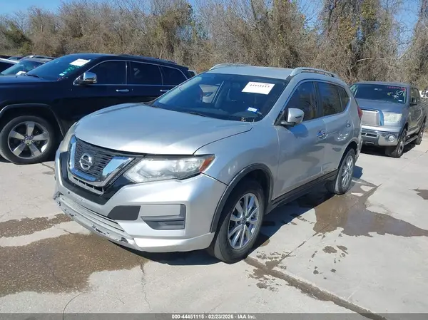 5N1AT2MT2JC791588 2018 NISSAN ROGUE - Image 2