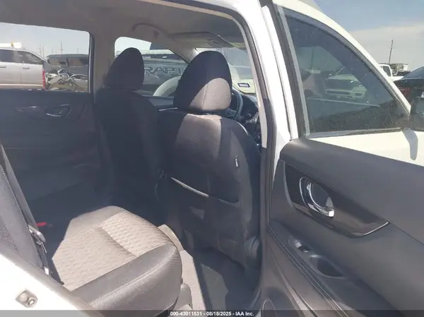 5N1AT2MT2JC814013 2018 NISSAN ROGUE - Image 8