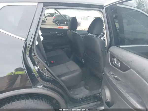 5N1AT2MT2JC819485 2018 NISSAN ROGUE - Image 8