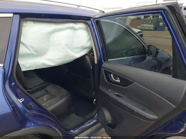 5N1AT2MT2JC841373 2018 NISSAN ROGUE - Image 8