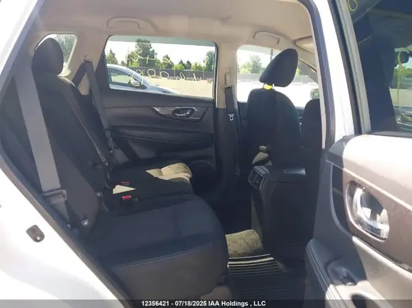 5N1AT2MT2JC847819 2018 NISSAN ROGUE - Image 8