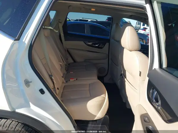5N1AT2MT2JC849523 2018 NISSAN ROGUE - Image 8