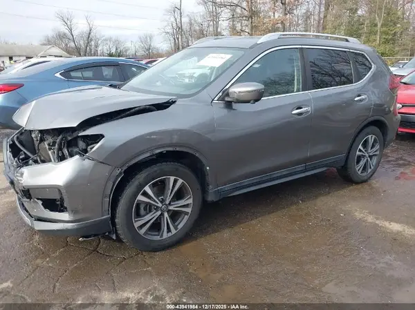 5N1AT2MT2KC793830 2019 NISSAN ROGUE - Image 2