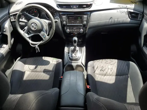 5N1AT2MT2KC796565 2019 NISSAN ROGUE - Image 8