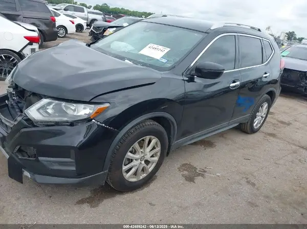 5N1AT2MT2KC799126 2019 NISSAN ROGUE - Image 2