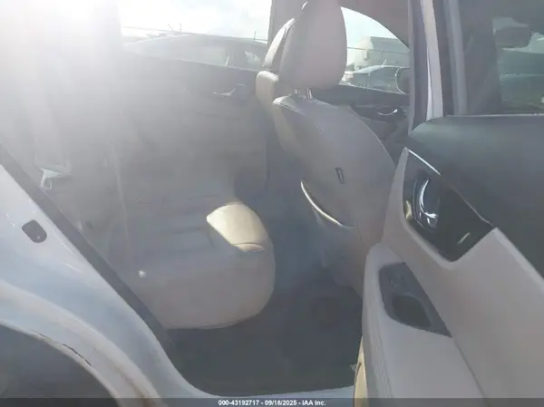 5N1AT2MT2KC814448 2019 NISSAN ROGUE - Image 8